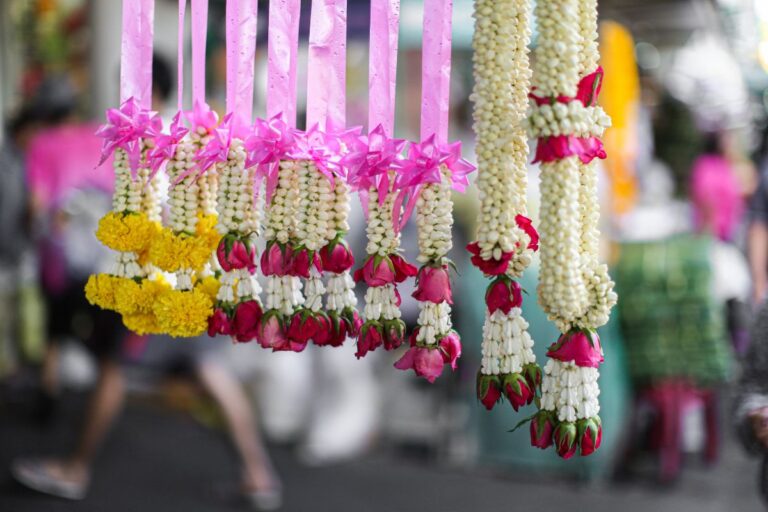 Hawaiian Lei Jokes That Will Have You in Knots of Laughter